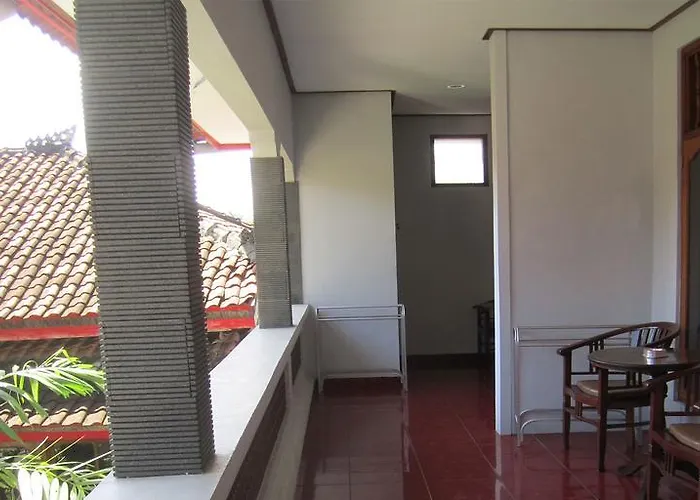 Agung And Sue Watering Hole I Guest house 2*
